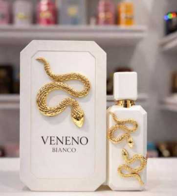 عطر بزجاجة بيضاء وأفعى ذهبية 4