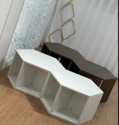 طاولة قهوة سداسية بيضاء 7